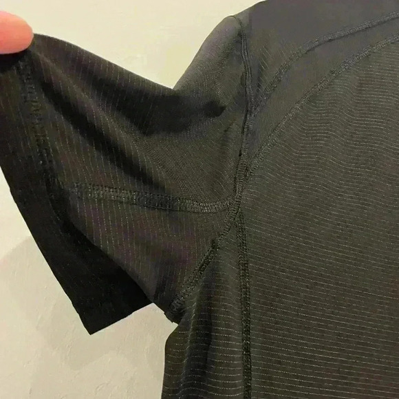 LULULEMON Mens Short Sleeve T Shirt Size L Black -Mesh - Picture 5 of 6